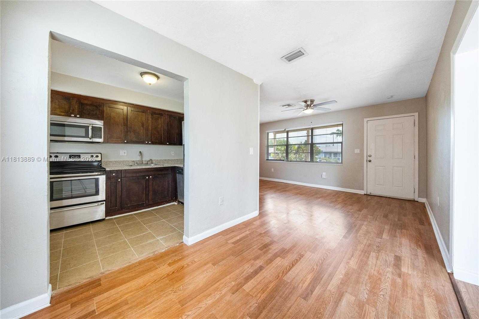 Small Image of 2431 RODMAN ST, Hollywood Number 12