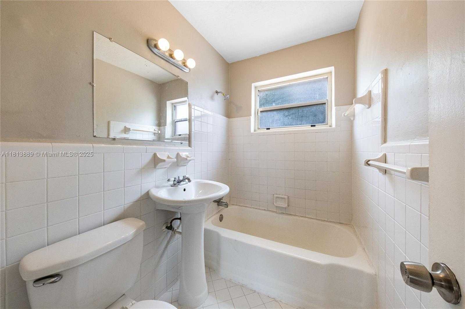 Small Image of 2431 RODMAN ST, Hollywood Number 15
