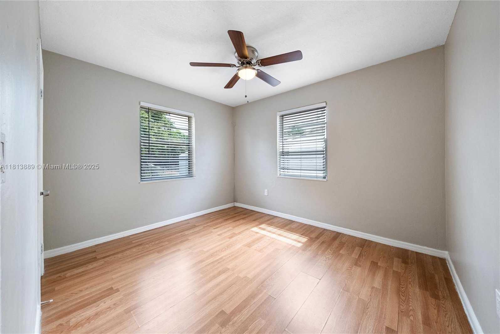 Small Image of 2431 RODMAN ST, Hollywood Number 16