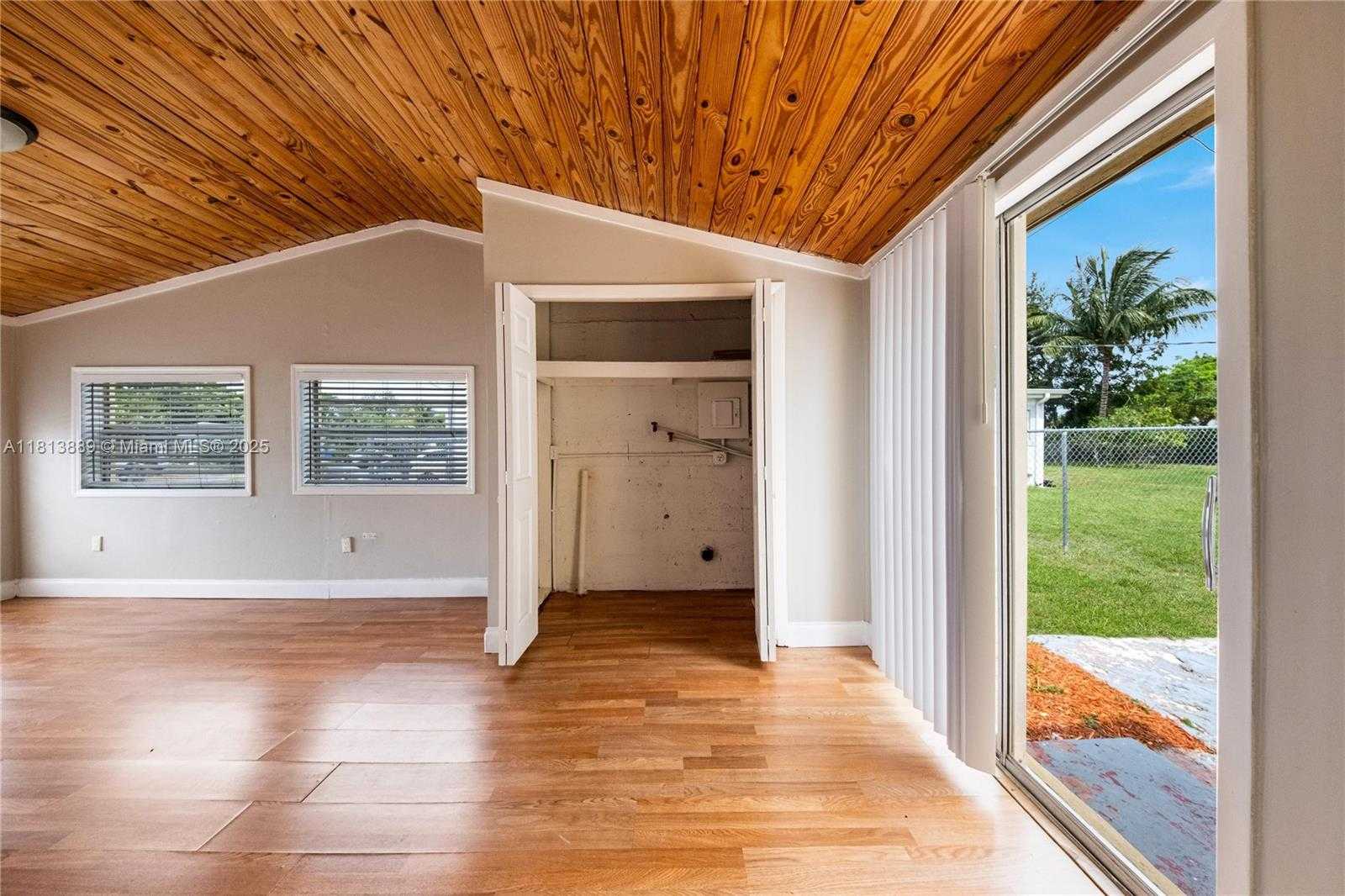 Small Image of 2431 RODMAN ST, Hollywood Number 20