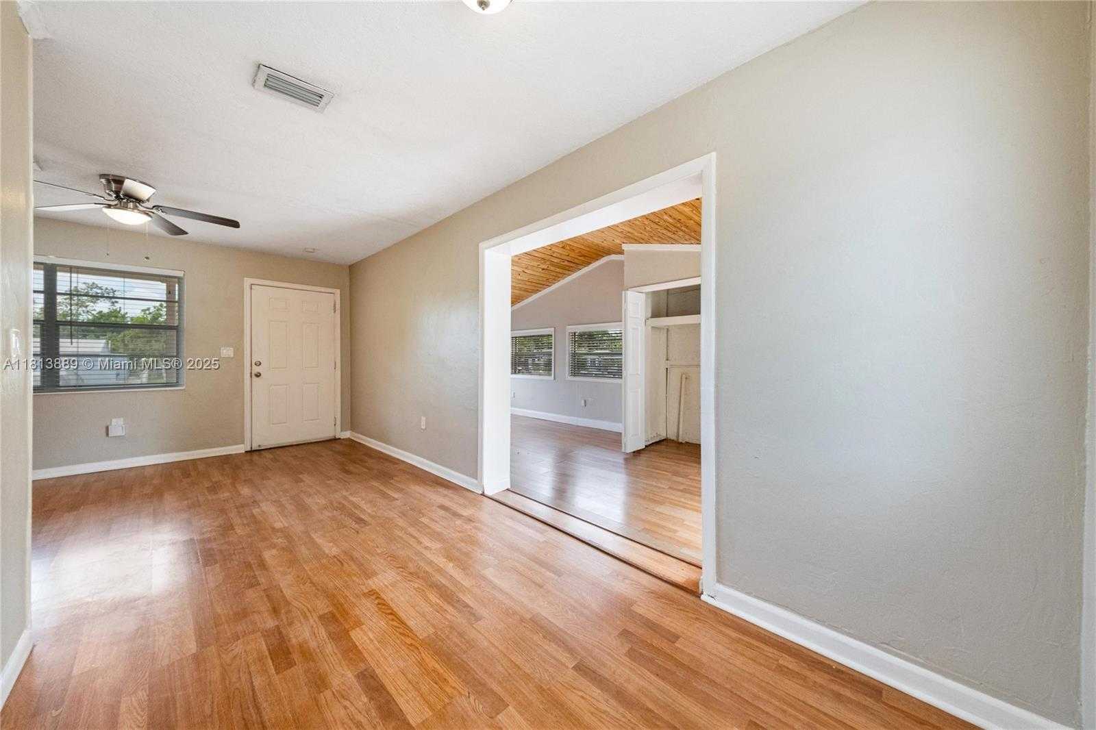 Small Image of 2431 RODMAN ST, Hollywood Number 24