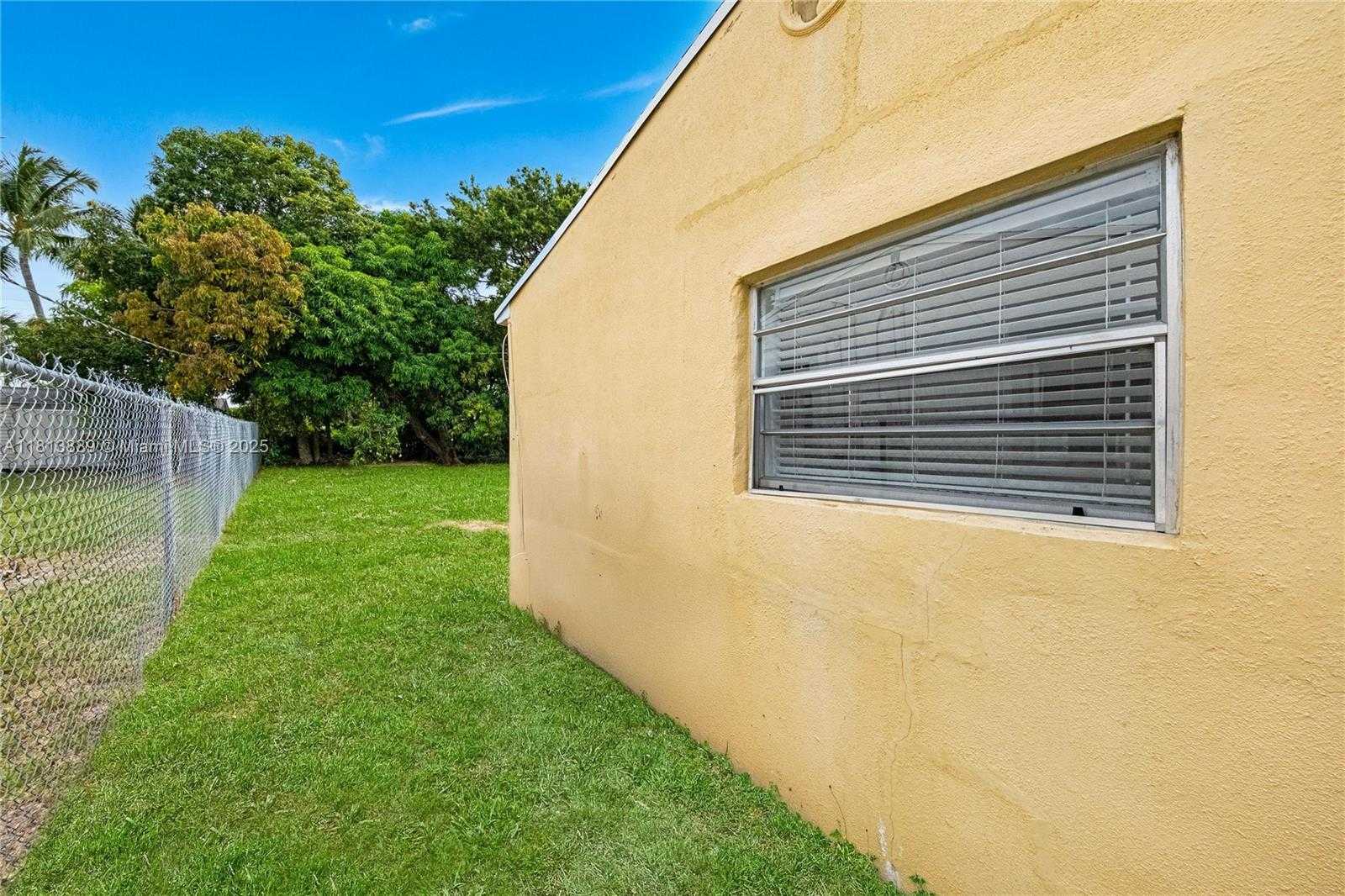 Small Image of 2431 RODMAN ST, Hollywood Number 25