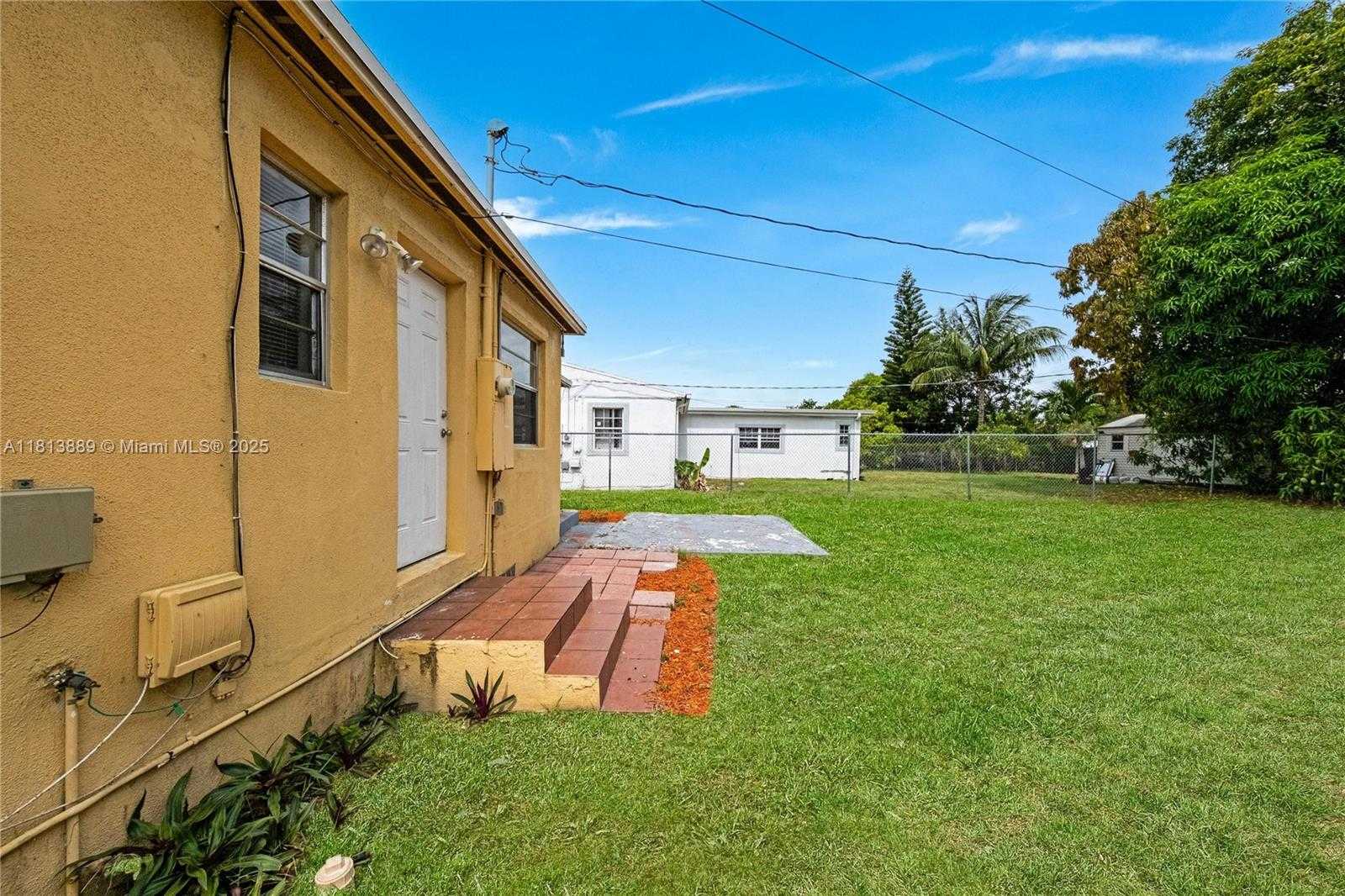 Small Image of 2431 RODMAN ST, Hollywood Number 30