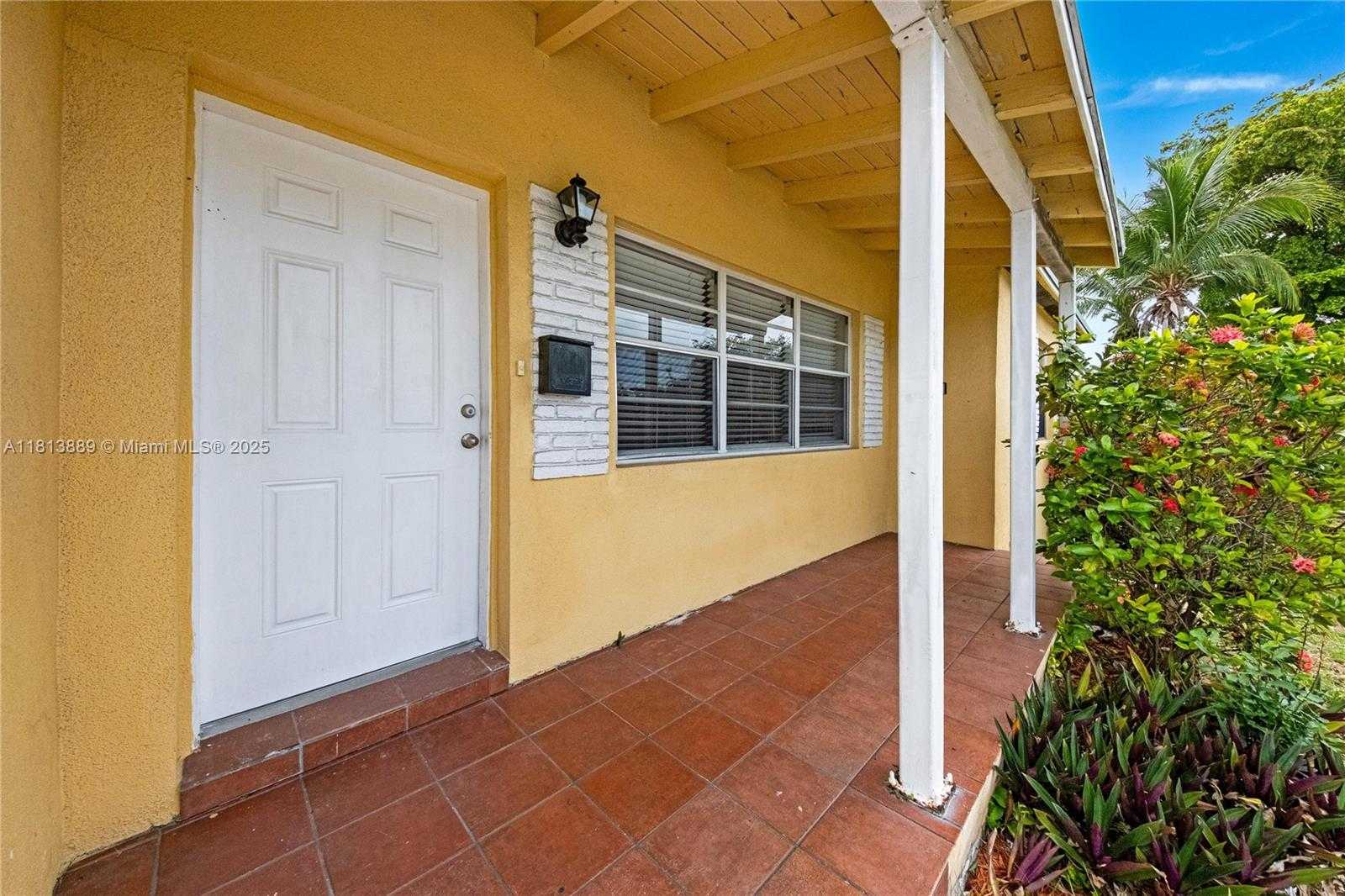 Small Image of 2431 RODMAN ST, Hollywood Number 4
