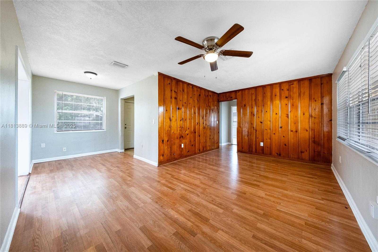 Small Image of 2431 RODMAN ST, Hollywood Number 6