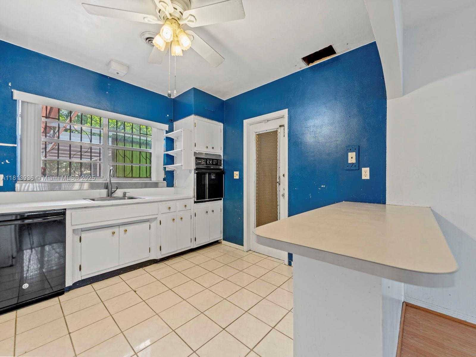 Small Image of 12480 KEYSTONE ISLAND DR, North Miami Number 12