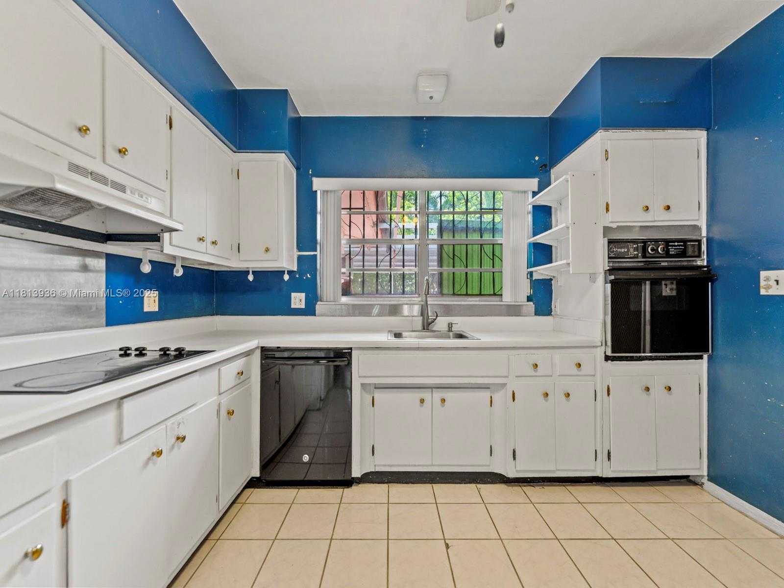 Small Image of 12480 KEYSTONE ISLAND DR, North Miami Number 13
