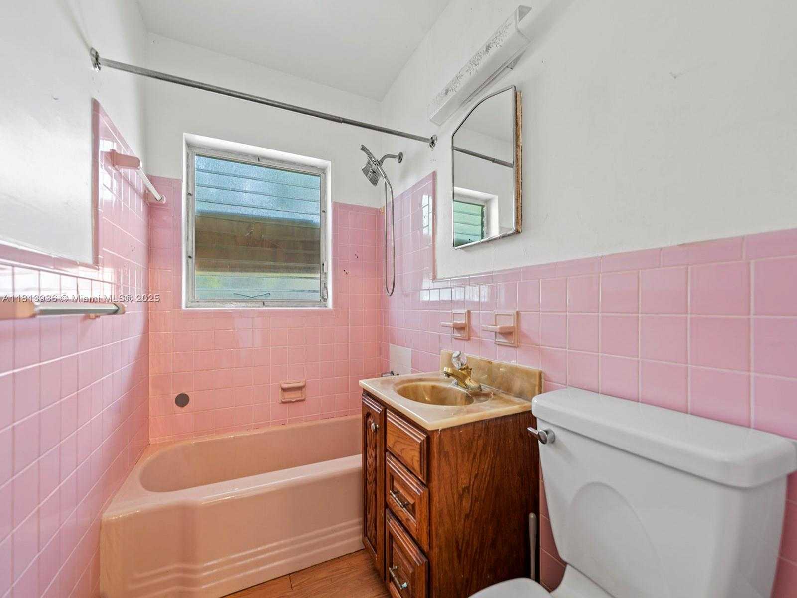 Small Image of 12480 KEYSTONE ISLAND DR, North Miami Number 18