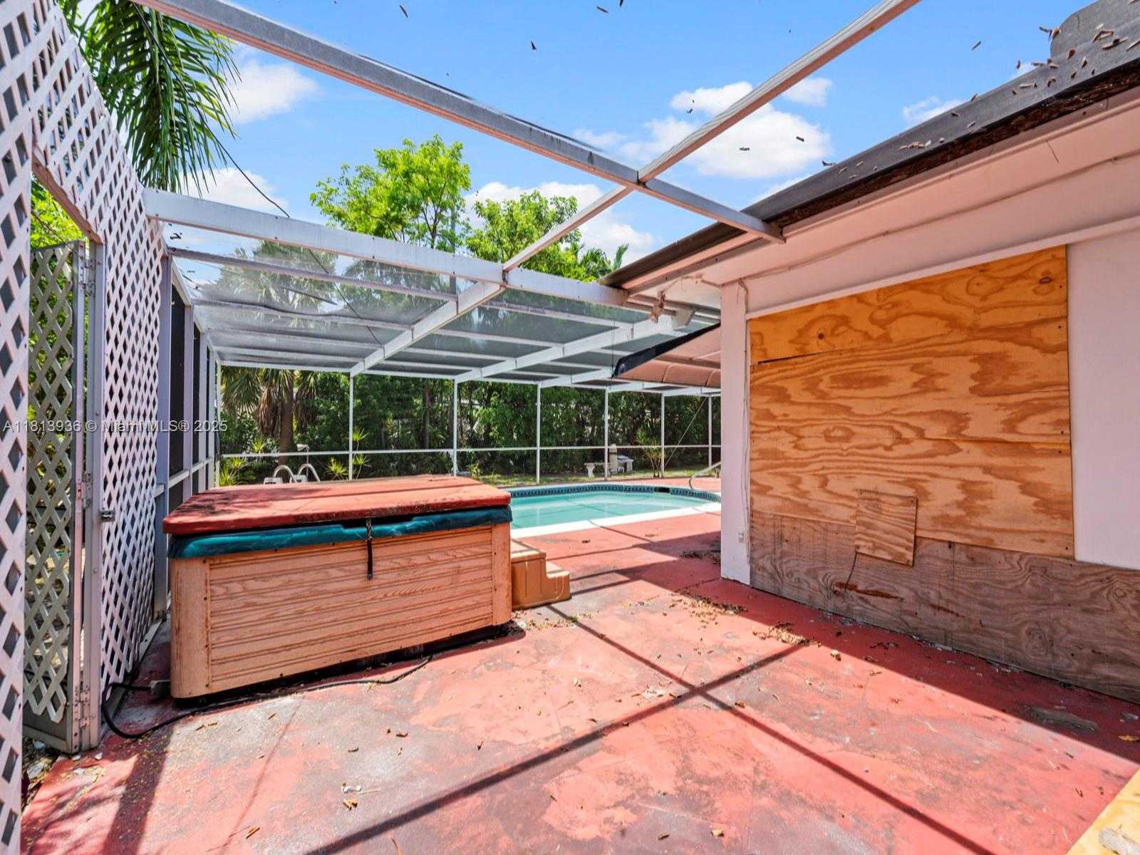 Small Image of 12480 KEYSTONE ISLAND DR, North Miami Number 19