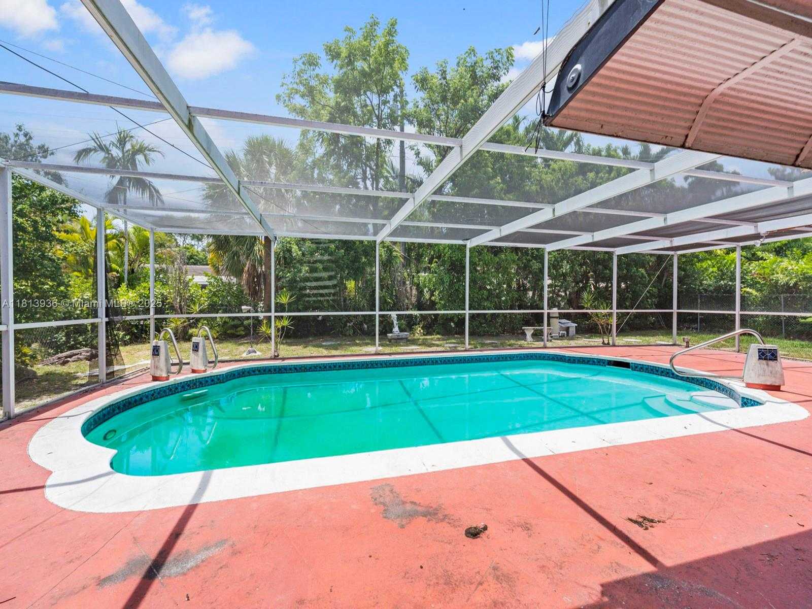 Small Image of 12480 KEYSTONE ISLAND DR, North Miami Number 20