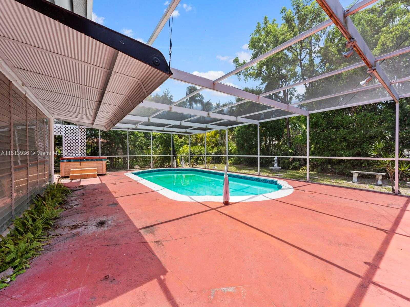Small Image of 12480 KEYSTONE ISLAND DR, North Miami Number 21