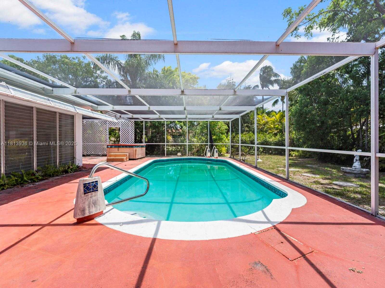 Small Image of 12480 KEYSTONE ISLAND DR, North Miami Number 22