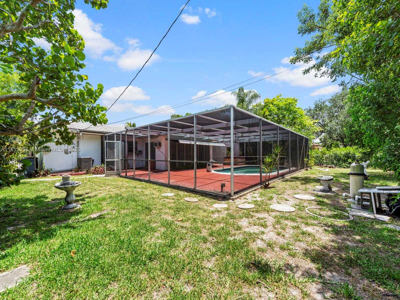 Small Image of 12480 KEYSTONE ISLAND DR, North Miami Number 24