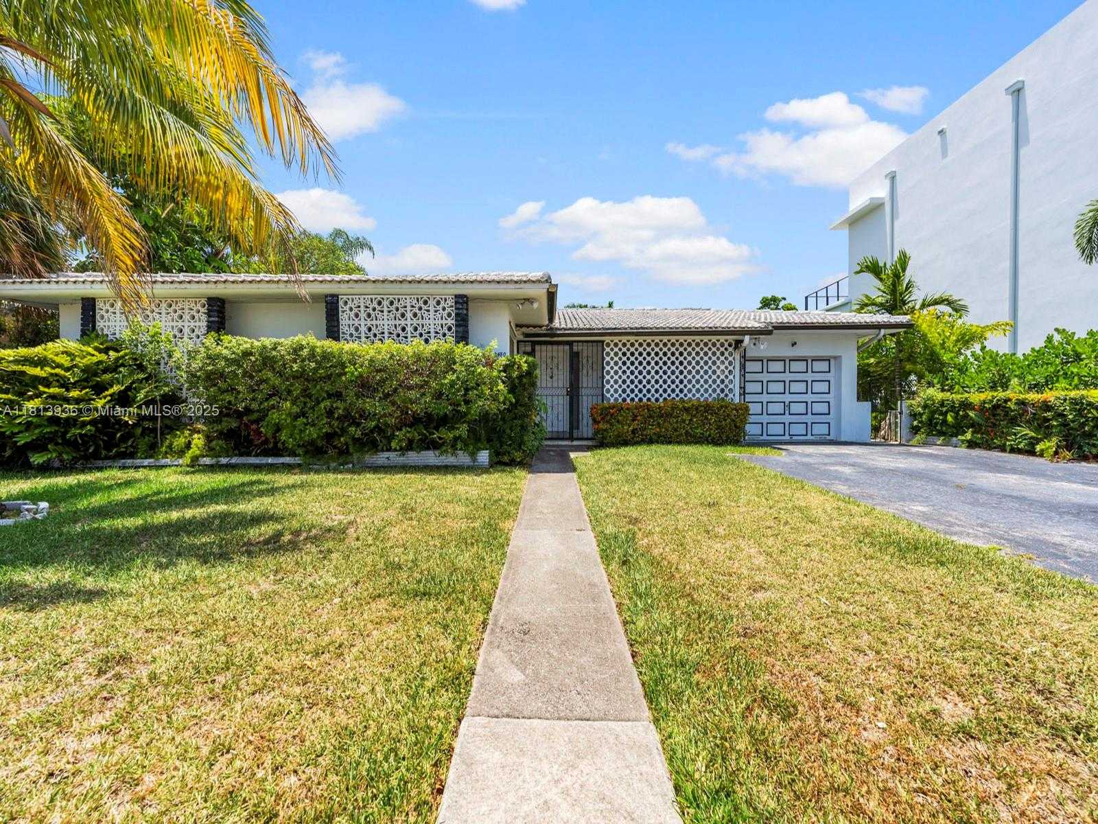 Small Image of 12480 KEYSTONE ISLAND DR, North Miami Number 25