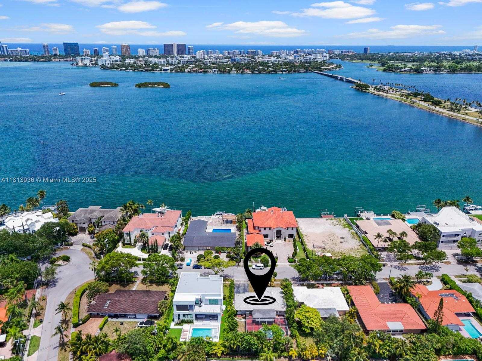 Small Image of 12480 KEYSTONE ISLAND DR, North Miami Number 3