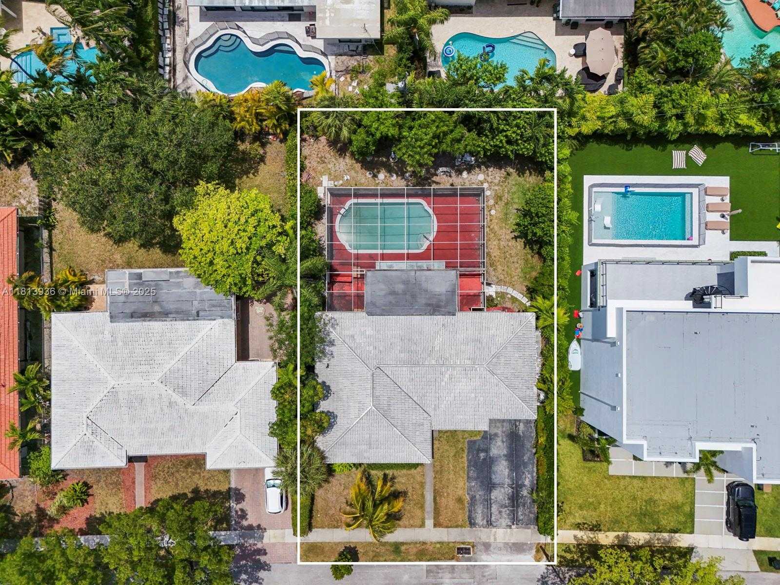 Small Image of 12480 KEYSTONE ISLAND DR, North Miami Number 5