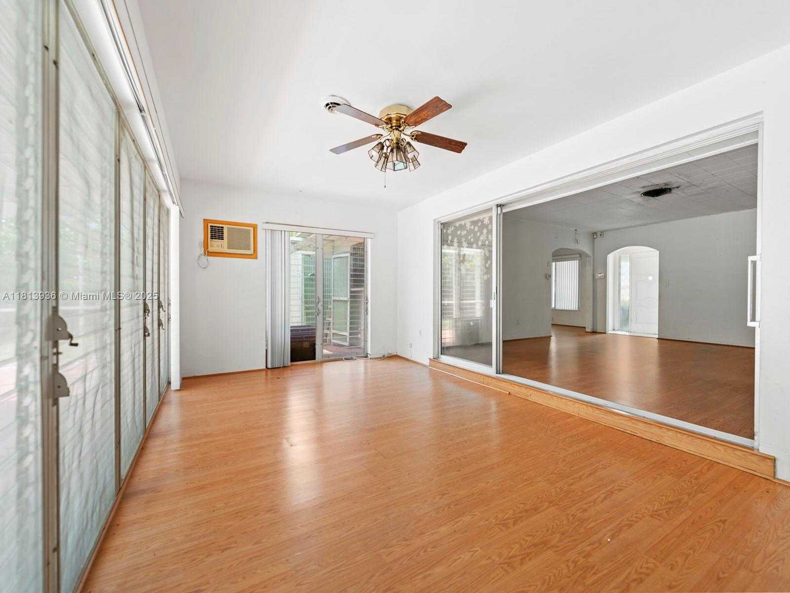 Small Image of 12480 KEYSTONE ISLAND DR, North Miami Number 8