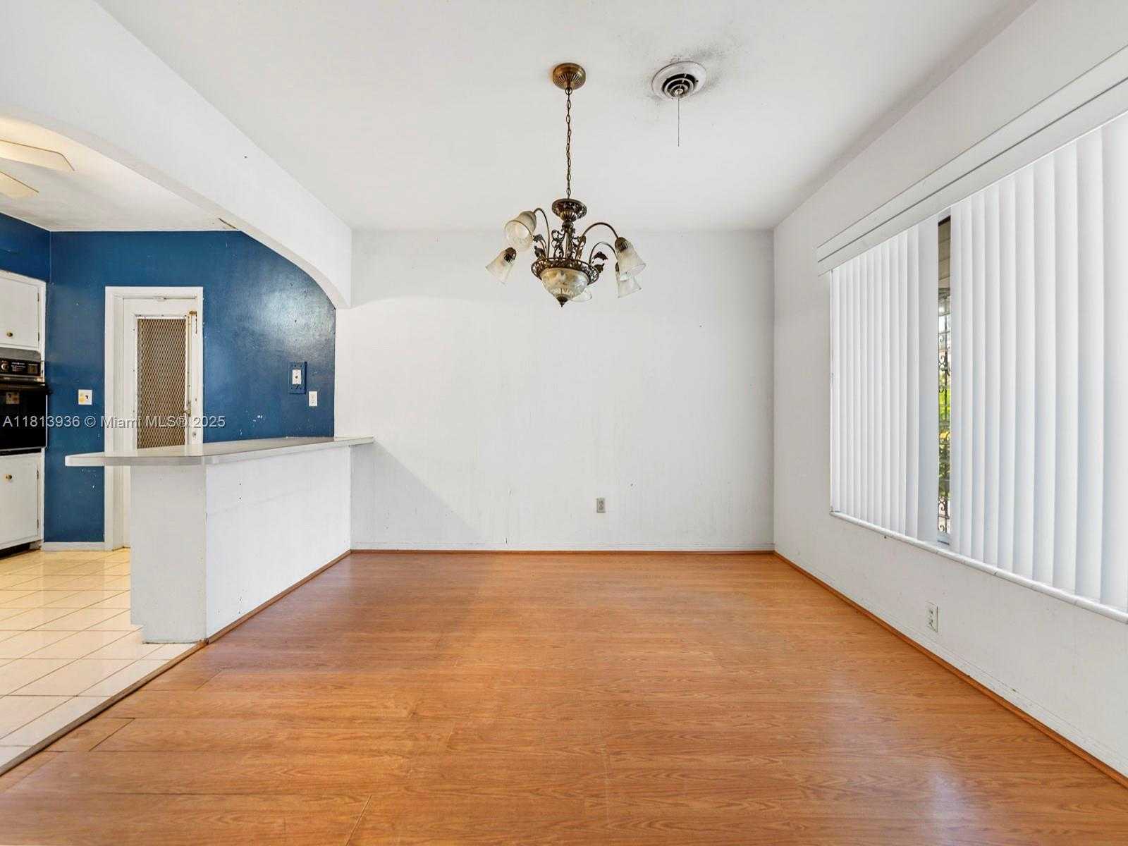 Small Image of 12480 KEYSTONE ISLAND DR, North Miami Number 9