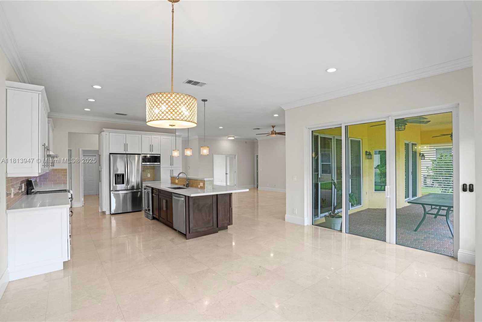Small Image of 720 CYPRESS POINTE DR W, Pembroke Pines Number 16