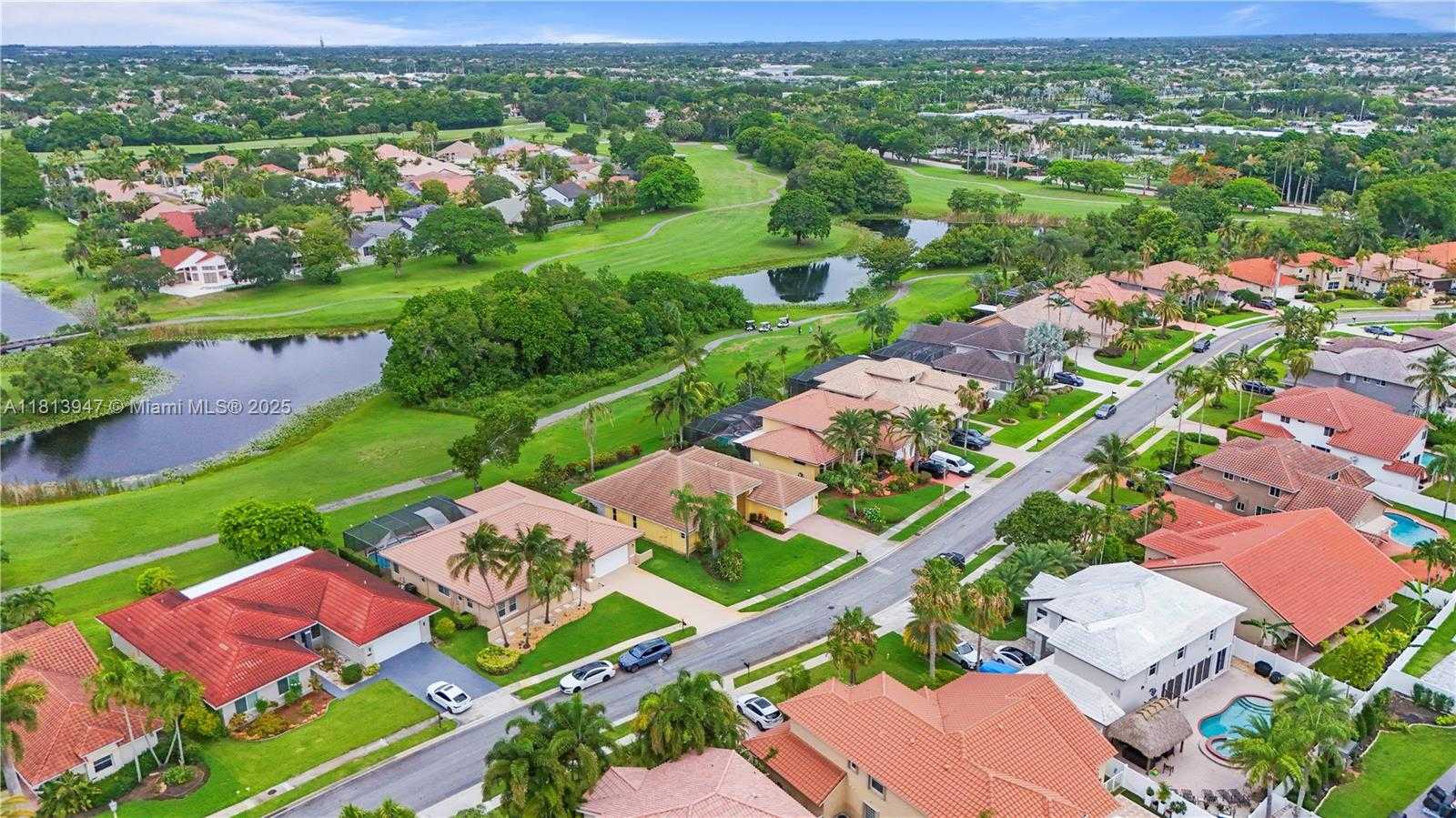 Small Image of 720 CYPRESS POINTE DR W, Pembroke Pines Number 2
