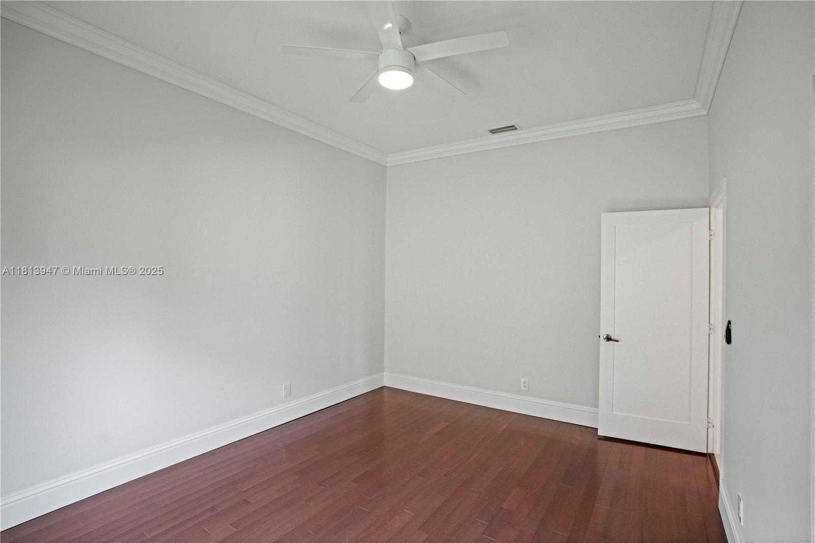 Small Image of 720 CYPRESS POINTE DR W, Pembroke Pines Number 26