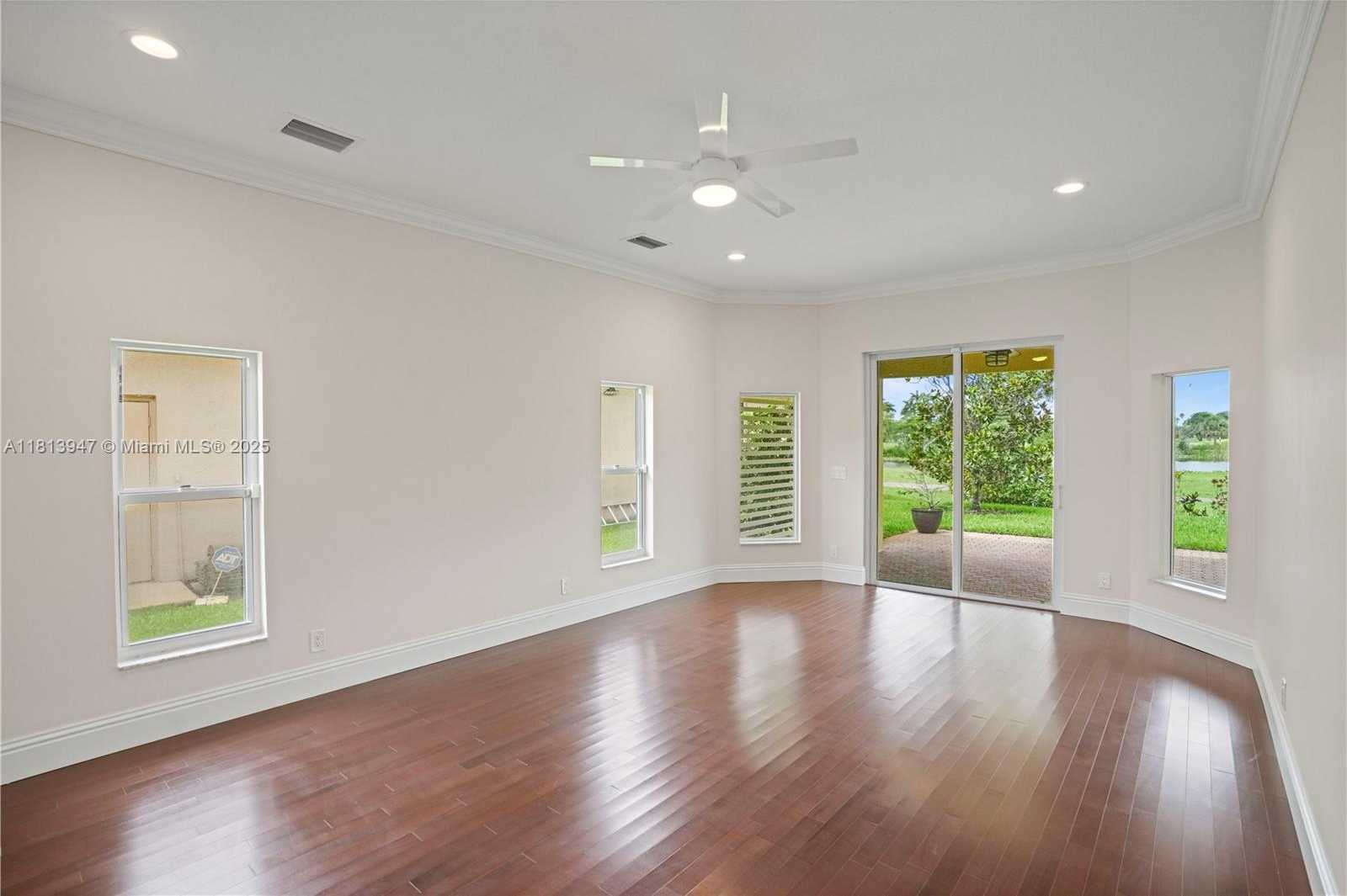 Small Image of 720 CYPRESS POINTE DR W, Pembroke Pines Number 31