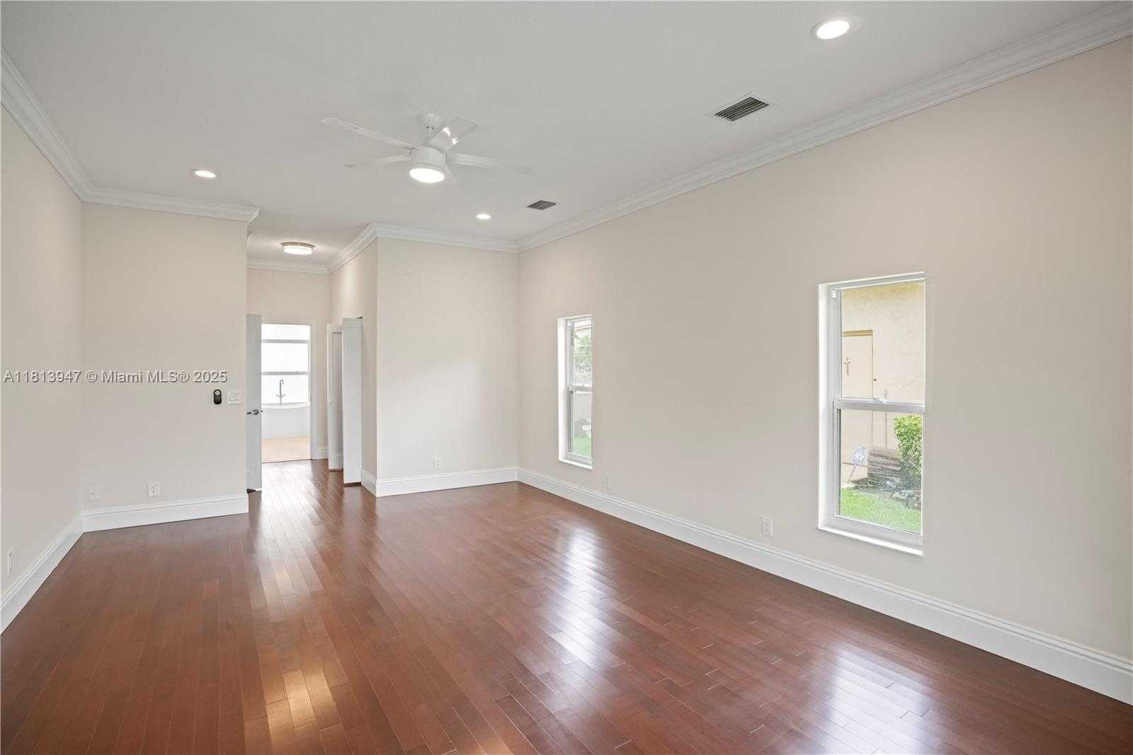 Small Image of 720 CYPRESS POINTE DR W, Pembroke Pines Number 32
