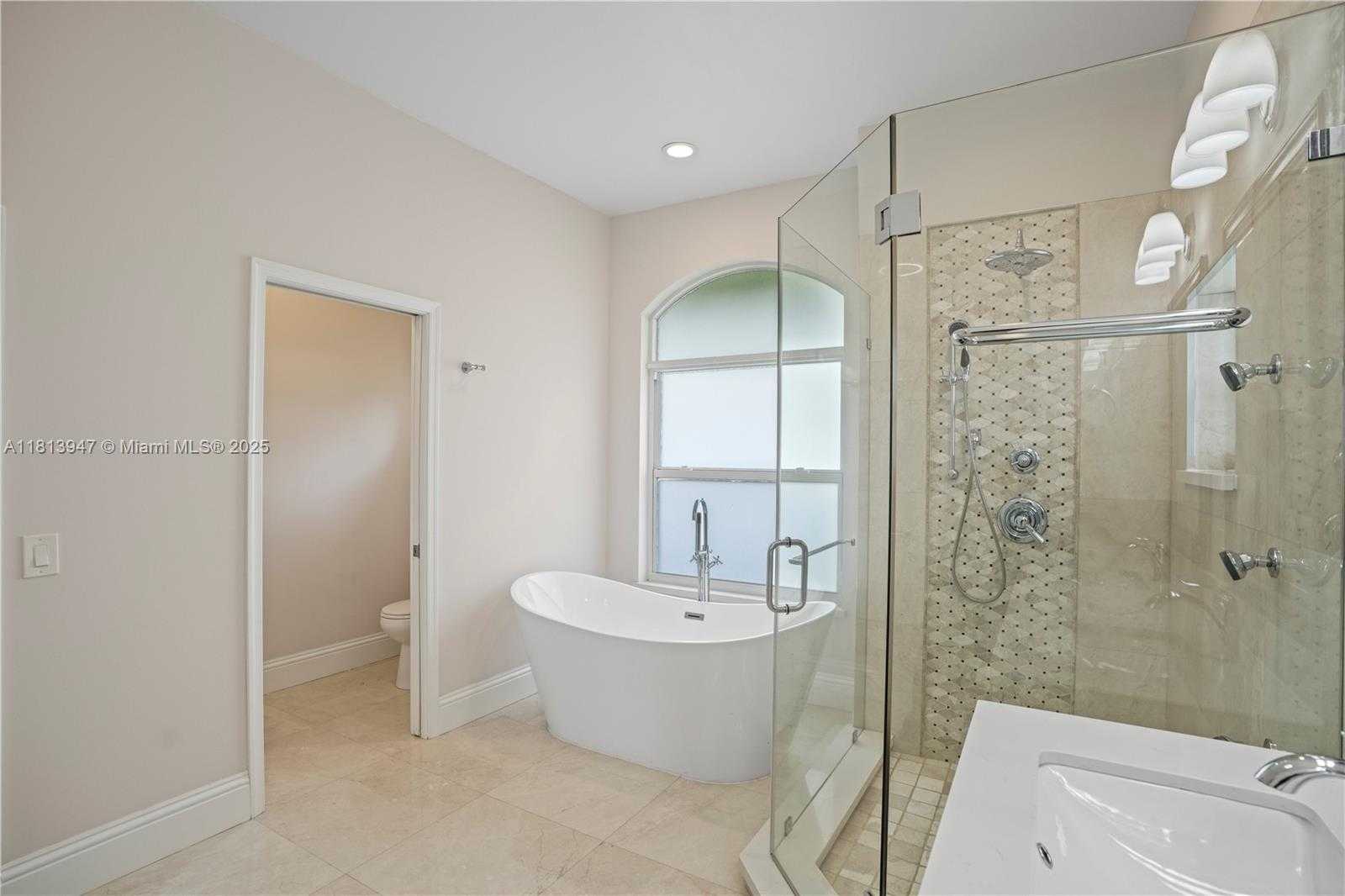 Small Image of 720 CYPRESS POINTE DR W, Pembroke Pines Number 37