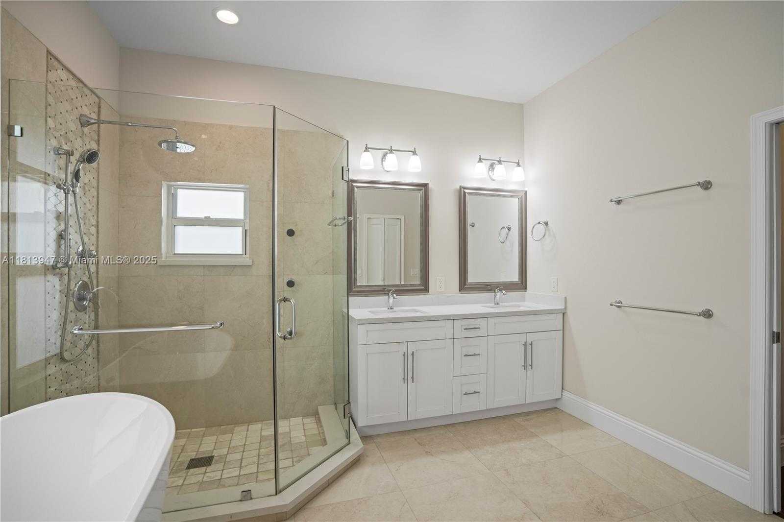 Small Image of 720 CYPRESS POINTE DR W, Pembroke Pines Number 38