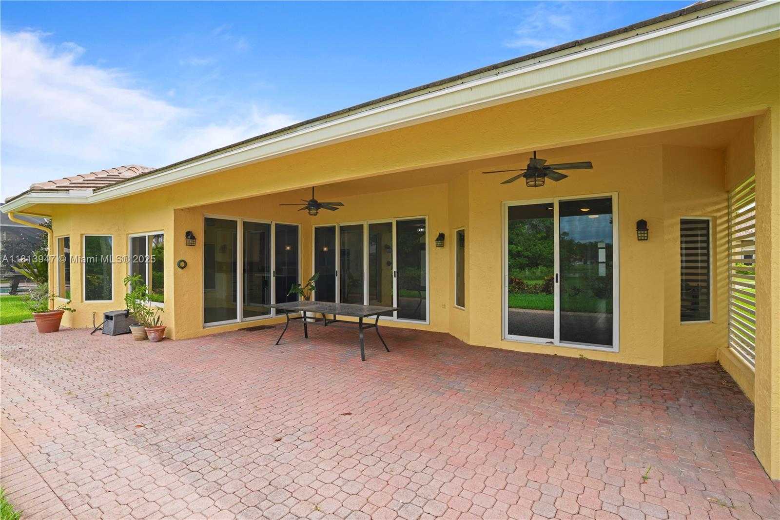 Small Image of 720 CYPRESS POINTE DR W, Pembroke Pines Number 43
