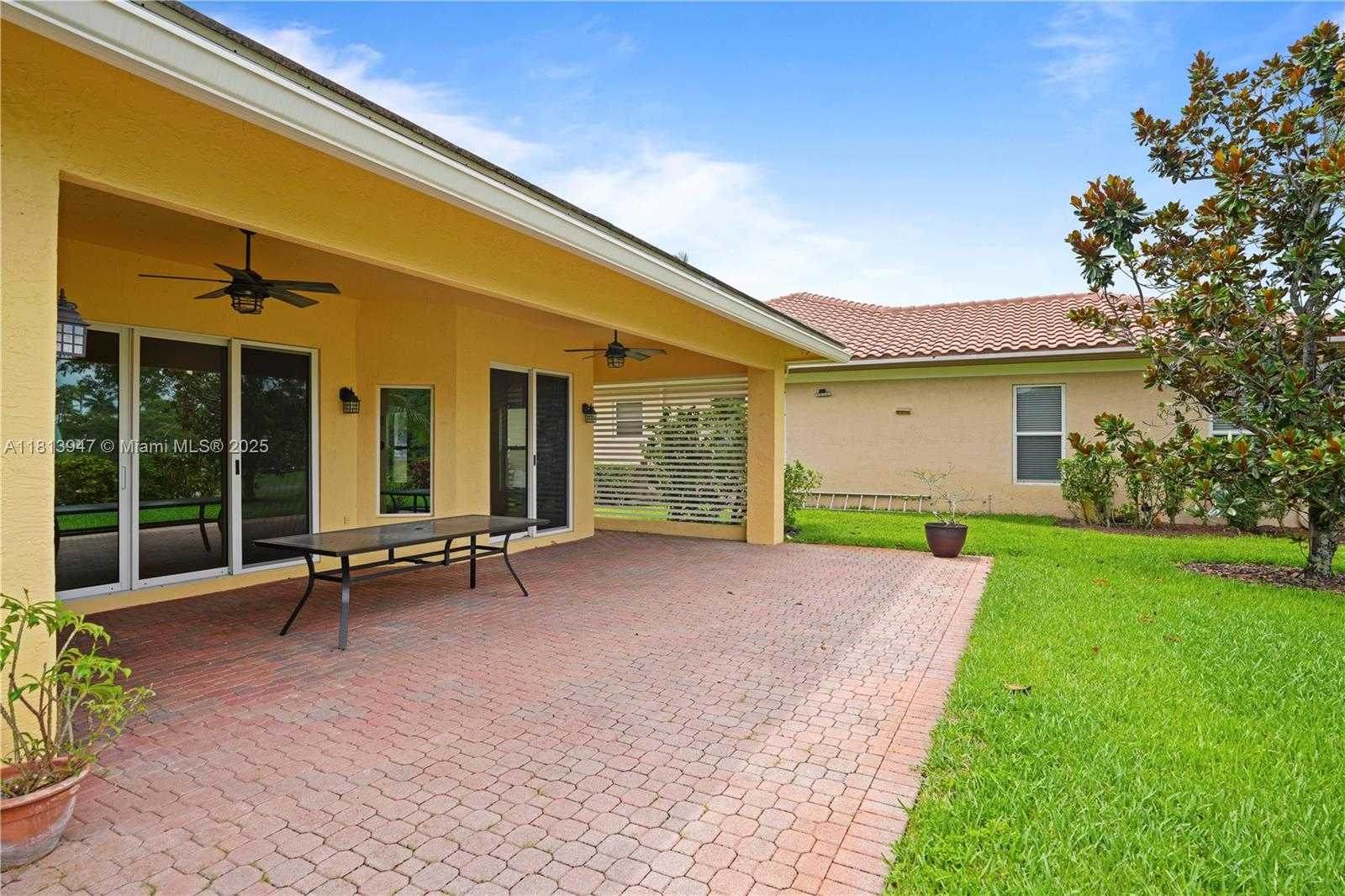 Small Image of 720 CYPRESS POINTE DR W, Pembroke Pines Number 45