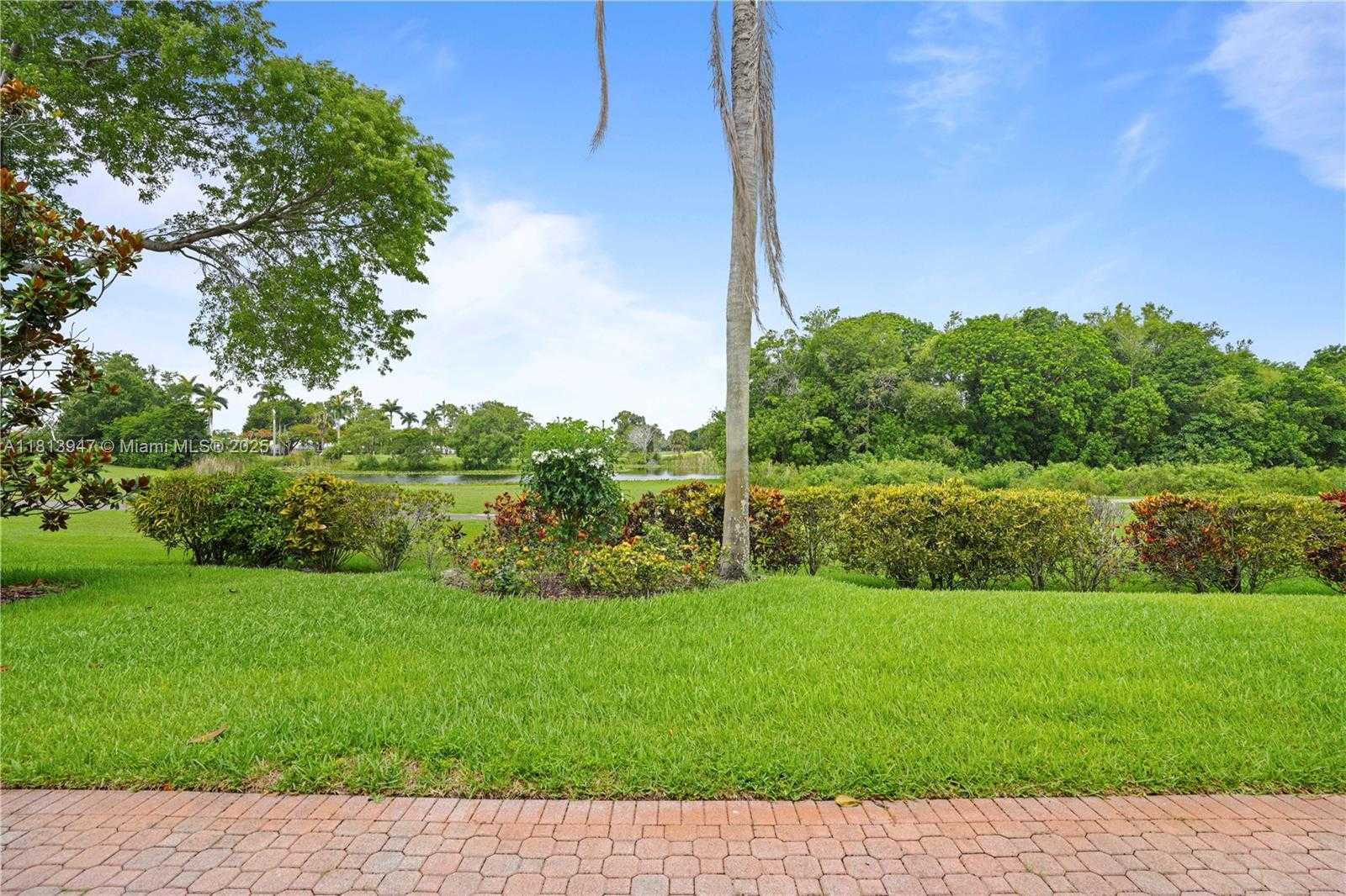 Small Image of 720 CYPRESS POINTE DR W, Pembroke Pines Number 46