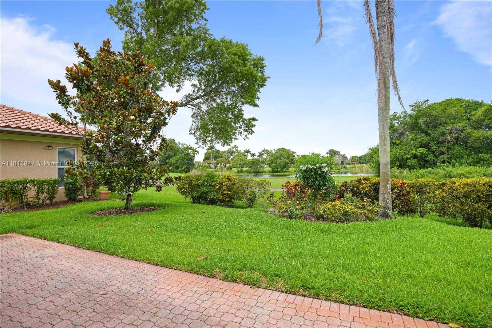 Small Image of 720 CYPRESS POINTE DR W, Pembroke Pines Number 47