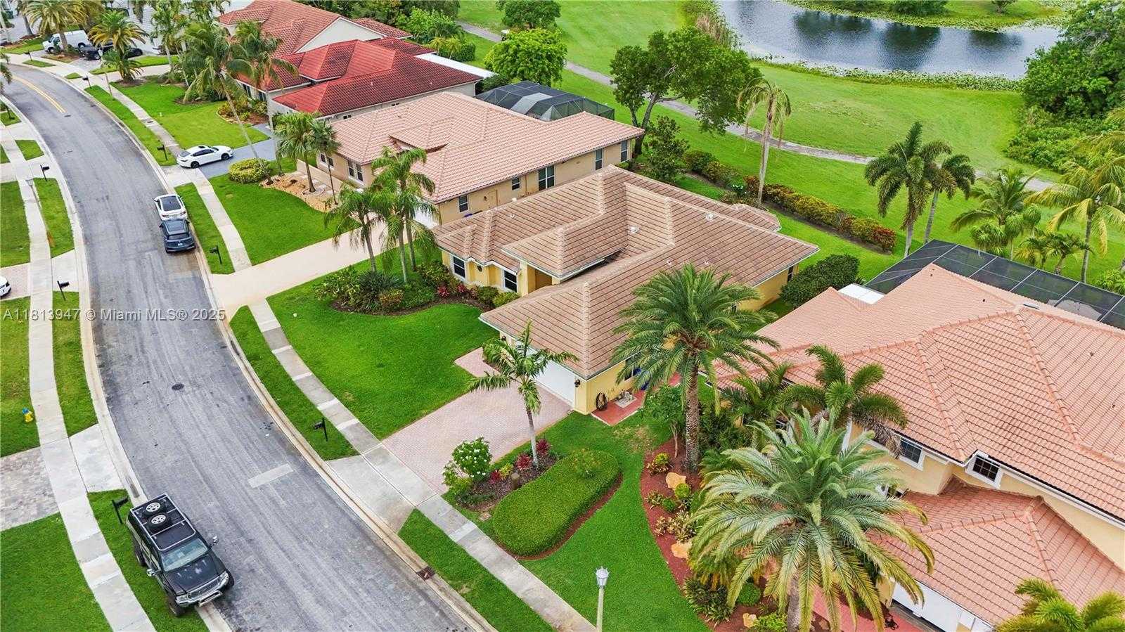 Small Image of 720 CYPRESS POINTE DR W, Pembroke Pines Number 49