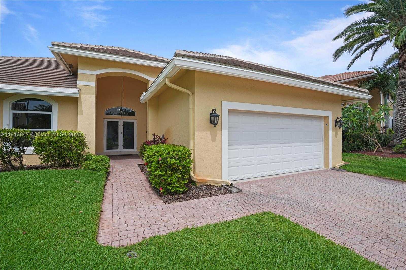 Small Image of 720 CYPRESS POINTE DR W, Pembroke Pines Number 5