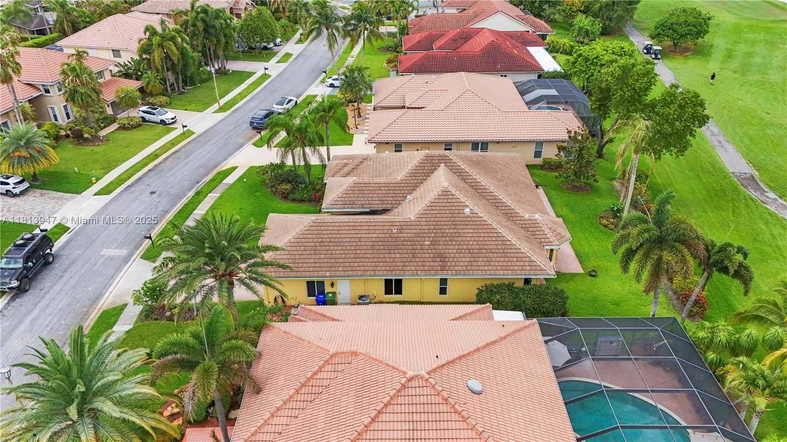 Small Image of 720 CYPRESS POINTE DR W, Pembroke Pines Number 50
