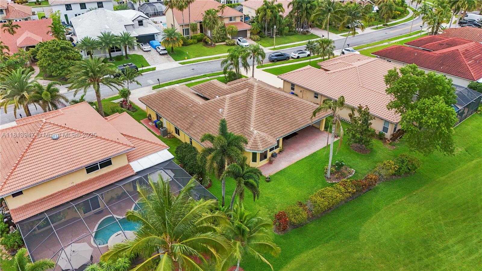 Small Image of 720 CYPRESS POINTE DR W, Pembroke Pines Number 51