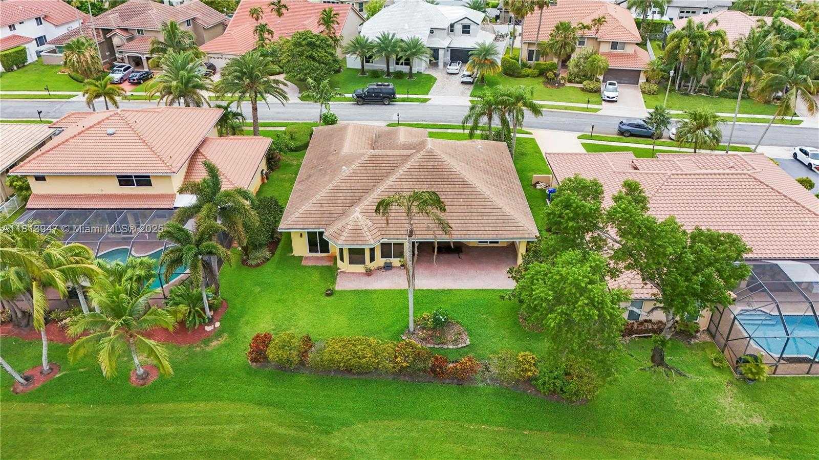 Small Image of 720 CYPRESS POINTE DR W, Pembroke Pines Number 52