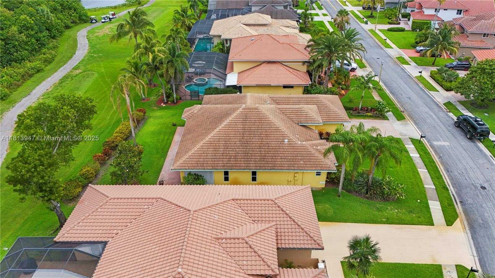 Small Image of 720 CYPRESS POINTE DR W, Pembroke Pines Number 54