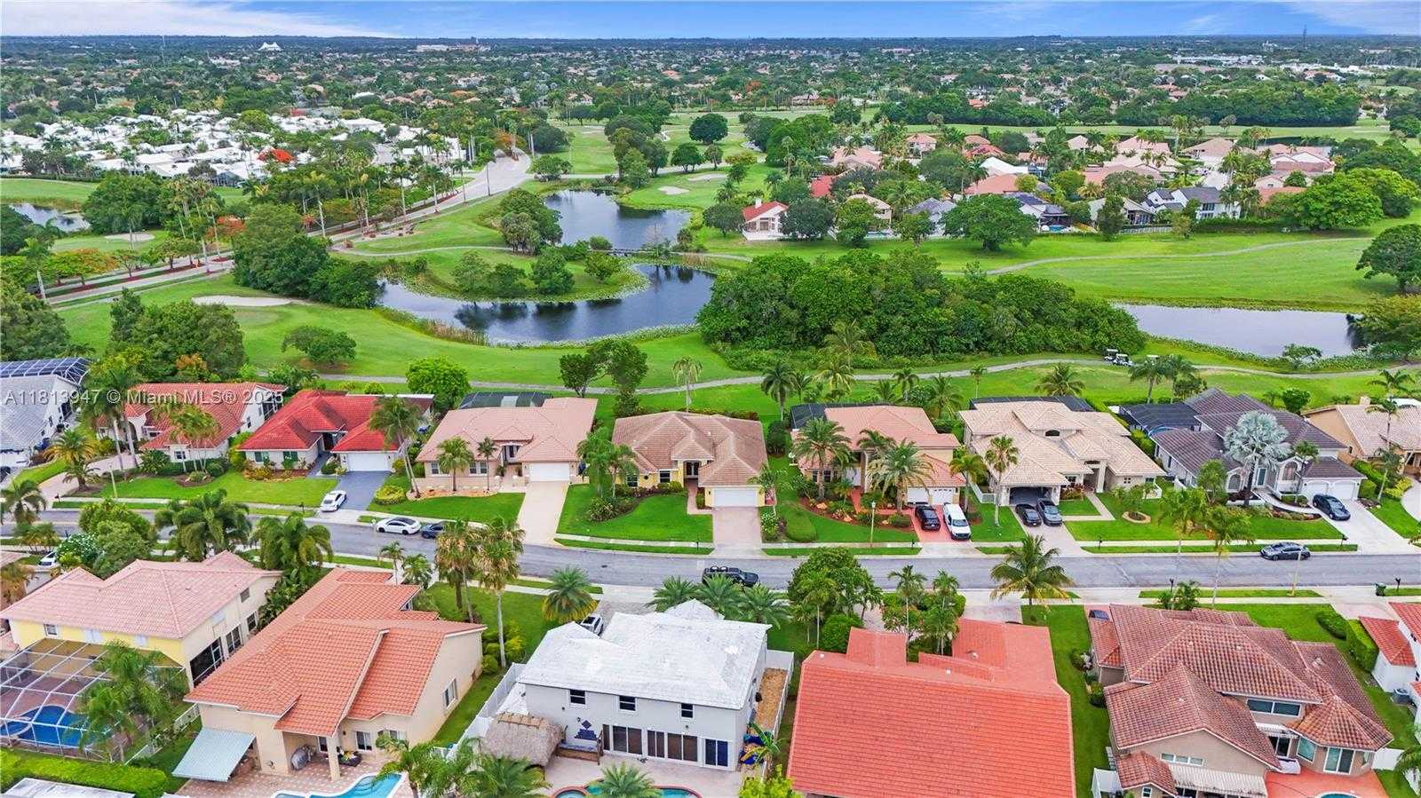 Small Image of 720 CYPRESS POINTE DR W, Pembroke Pines Number 55
