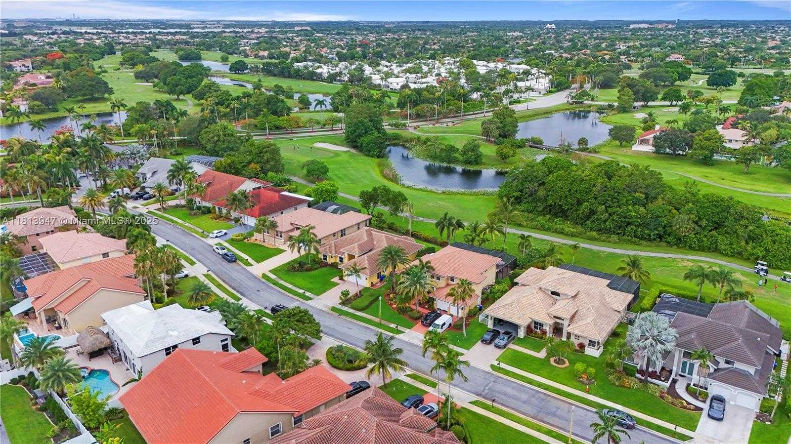 Small Image of 720 CYPRESS POINTE DR W, Pembroke Pines Number 56