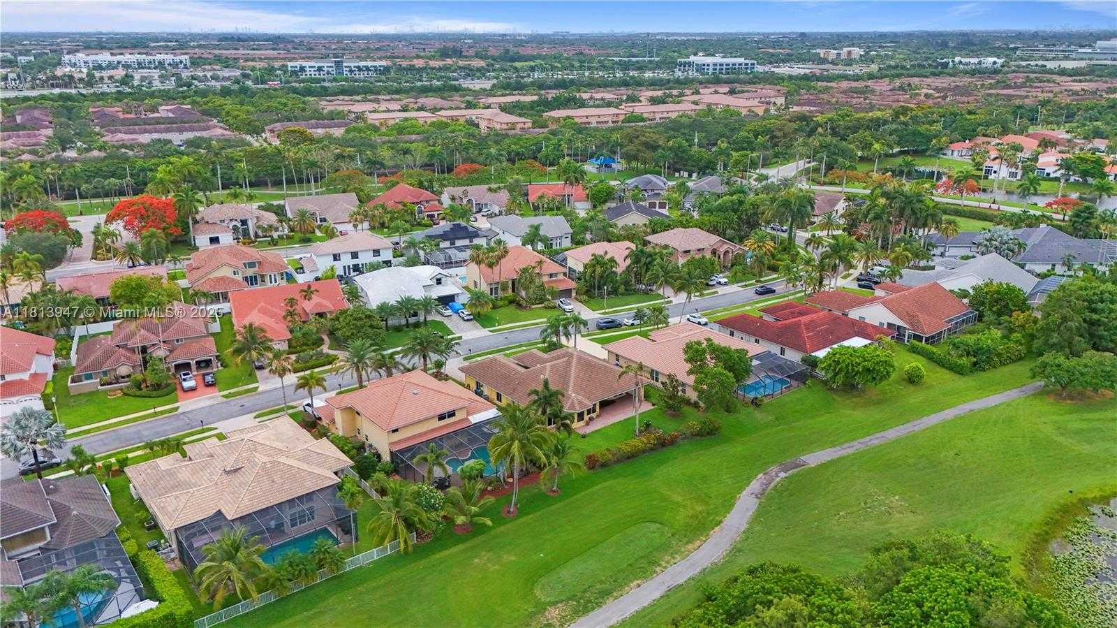 Small Image of 720 CYPRESS POINTE DR W, Pembroke Pines Number 58