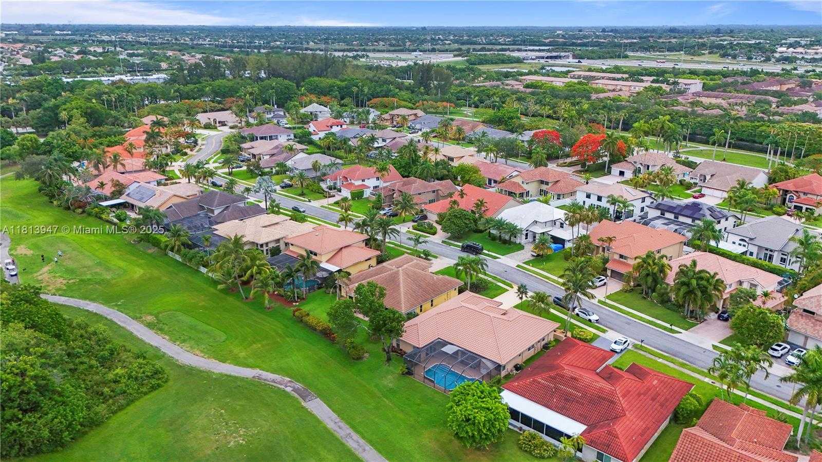 Small Image of 720 CYPRESS POINTE DR W, Pembroke Pines Number 59