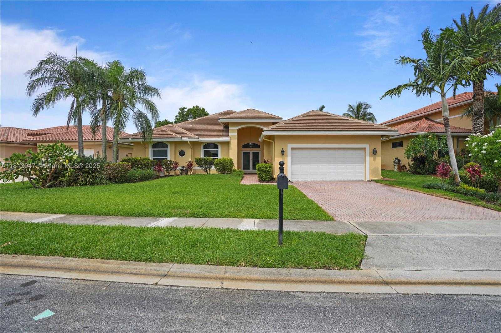 Small Image of 720 CYPRESS POINTE DR W, Pembroke Pines Number 6