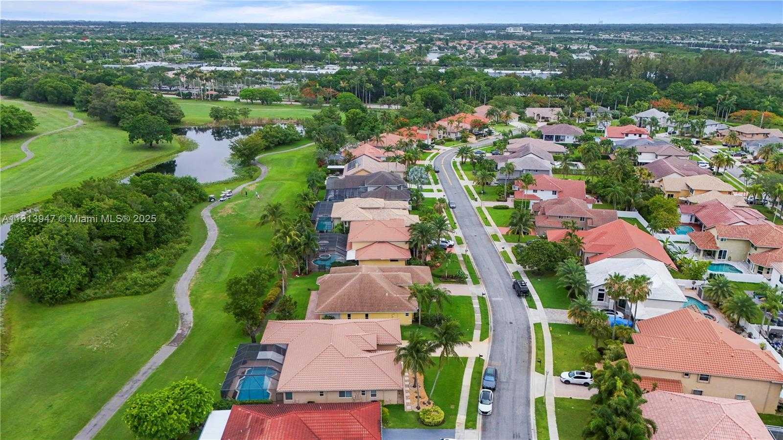 Small Image of 720 CYPRESS POINTE DR W, Pembroke Pines Number 60