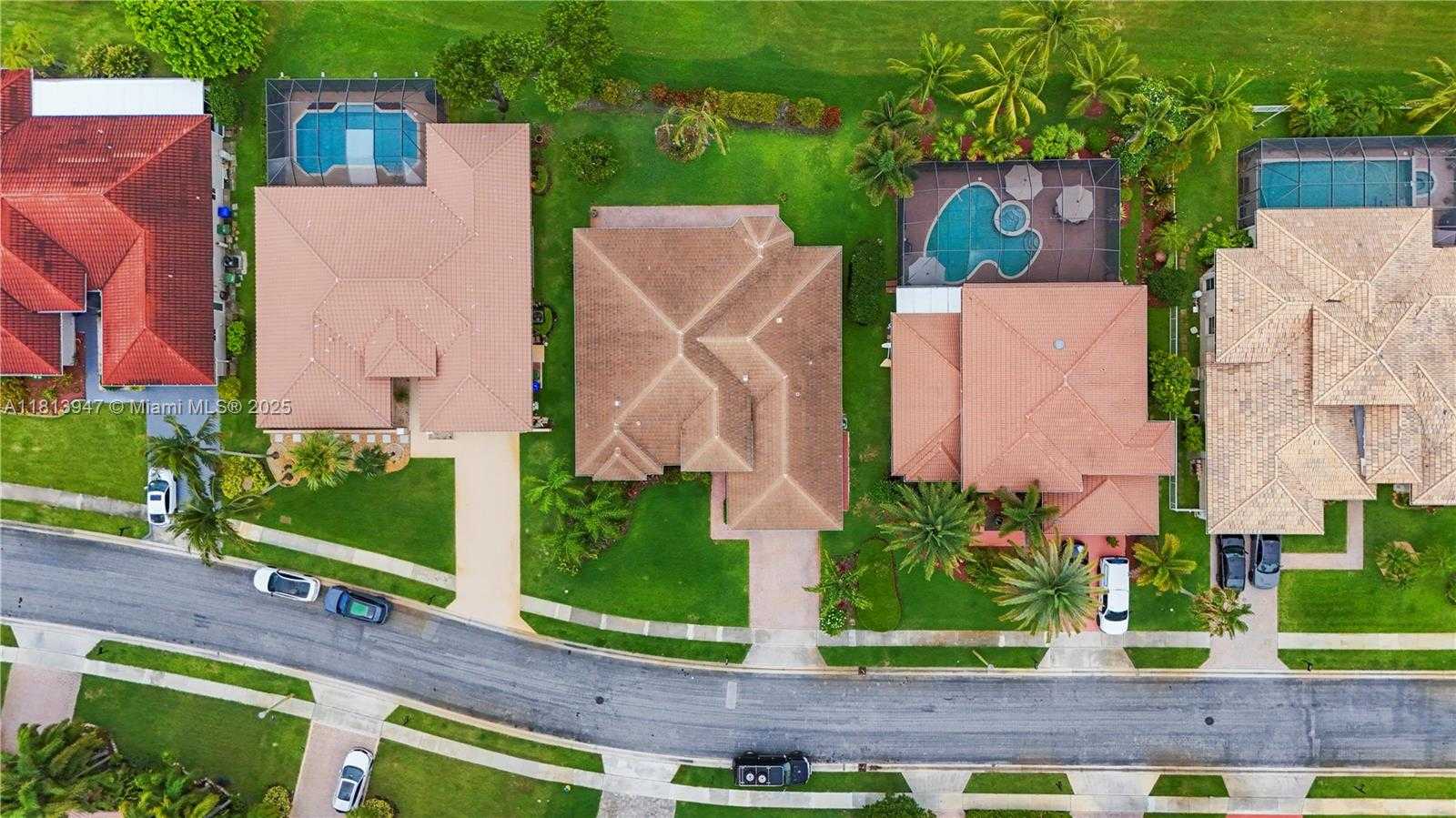 Small Image of 720 CYPRESS POINTE DR W, Pembroke Pines Number 62