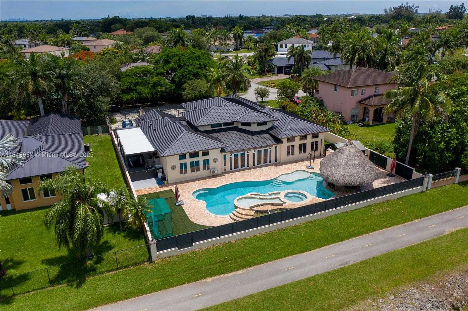 Small Image of 19686 SOUTH WEST 130TH AVE RD, Miami Number 11