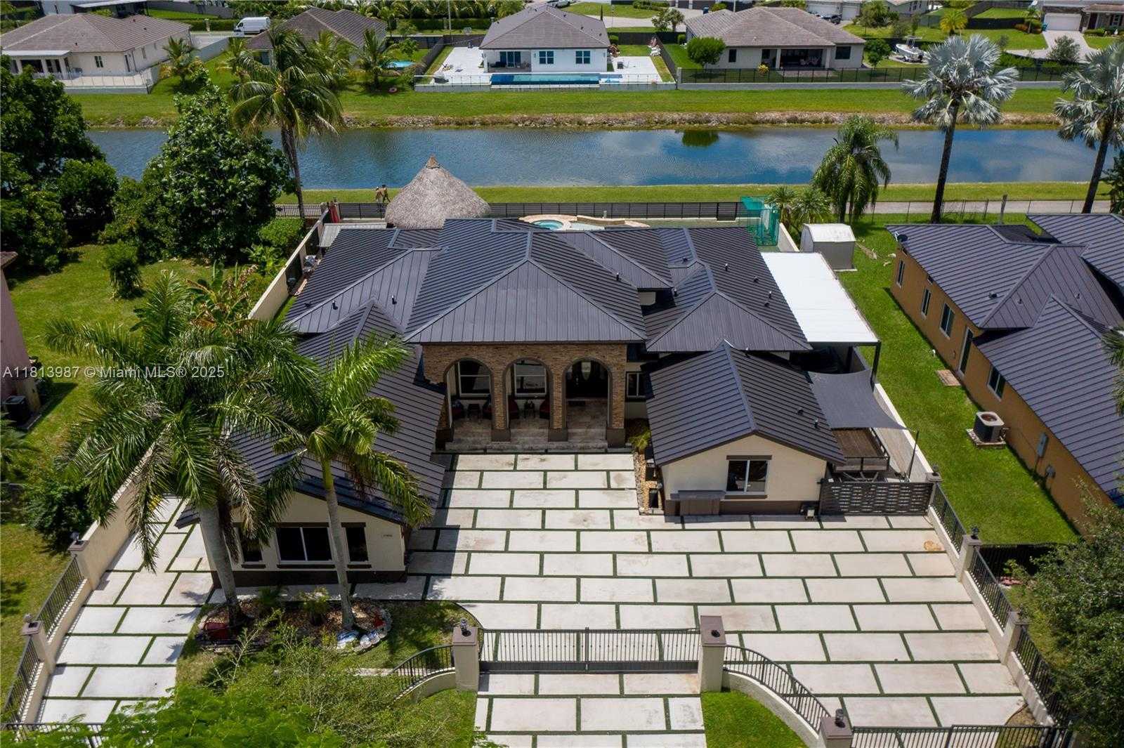 Small Image of 19686 SOUTH WEST 130TH AVE RD, Miami Number 2