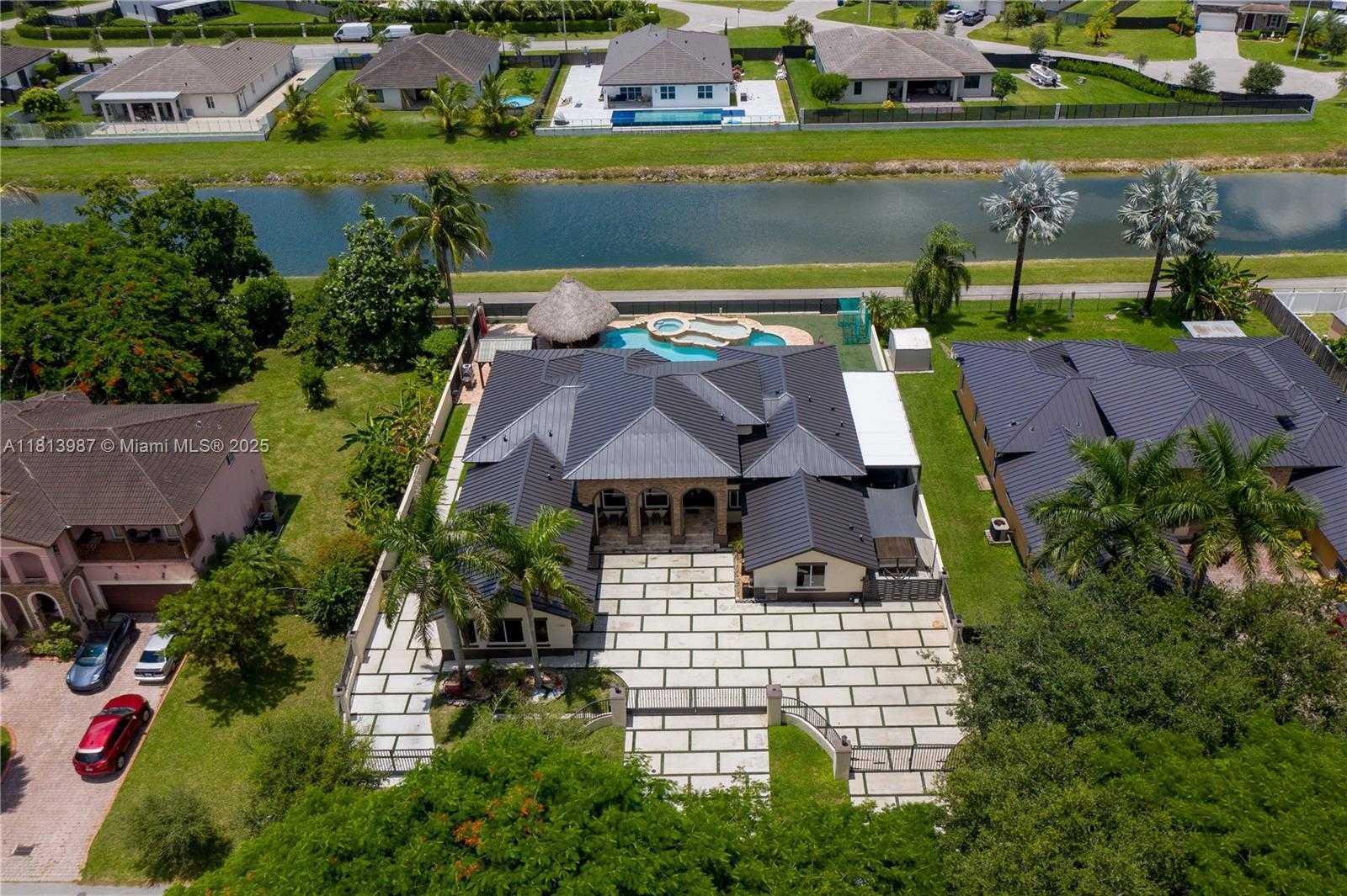 Small Image of 19686 SOUTH WEST 130TH AVE RD, Miami Number 3