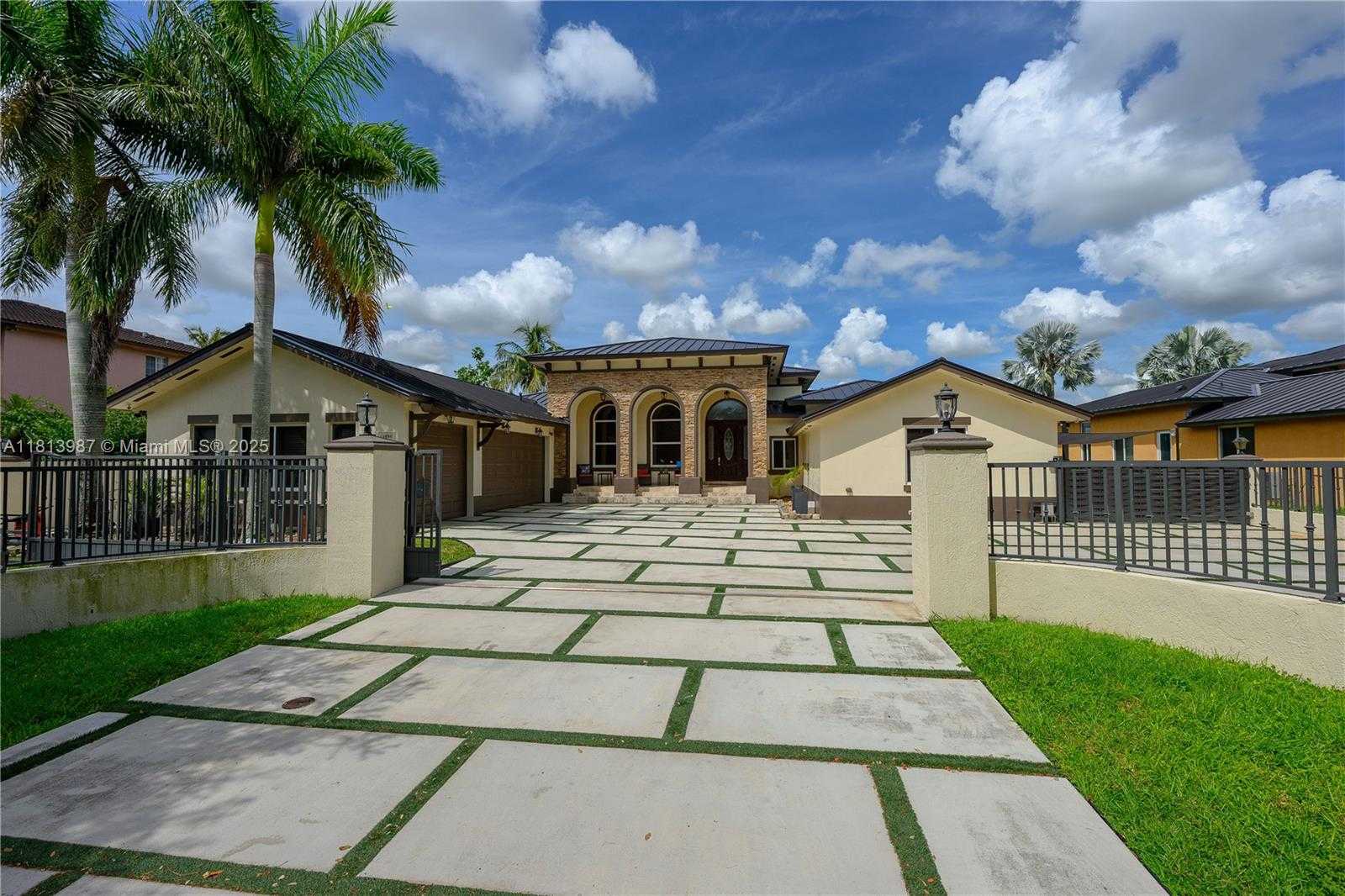 Small Image of 19686 SOUTH WEST 130TH AVE RD, Miami Number 73